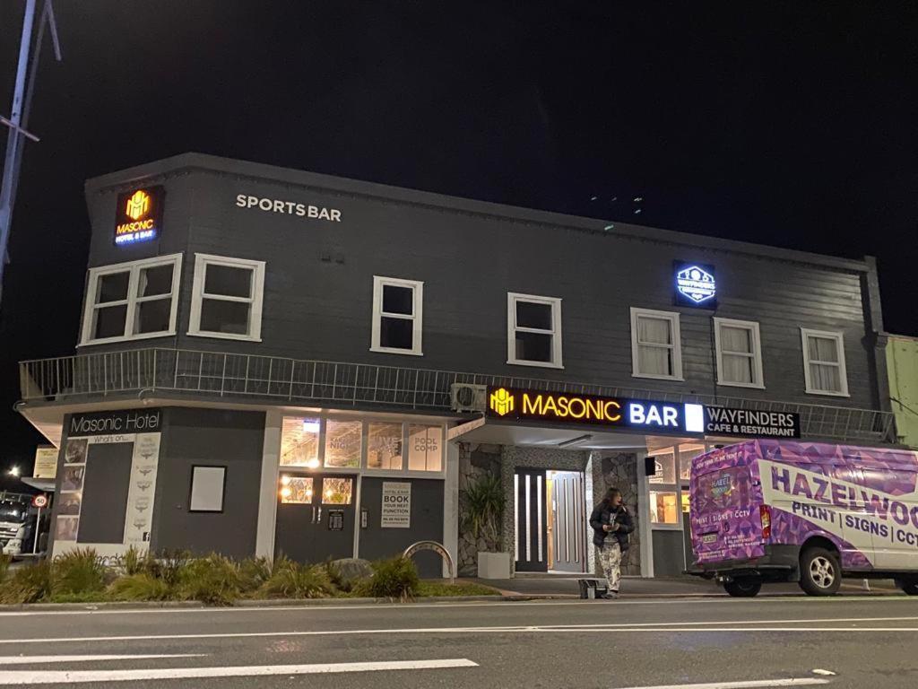 Masonic Hotel Waitara Екстер'єр фото