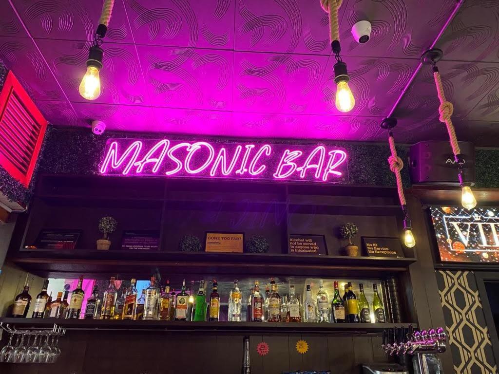 Masonic Hotel Waitara Екстер'єр фото
