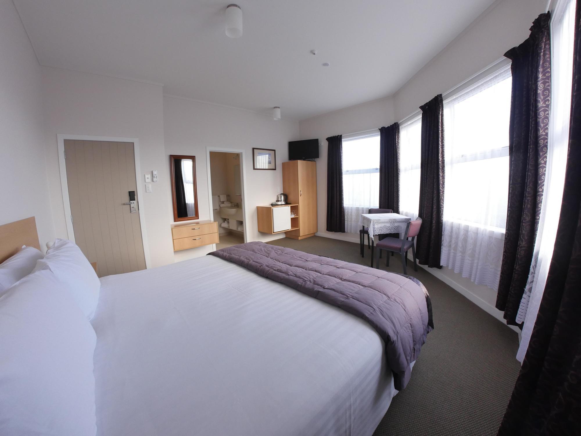 Masonic Hotel Waitara Екстер'єр фото
