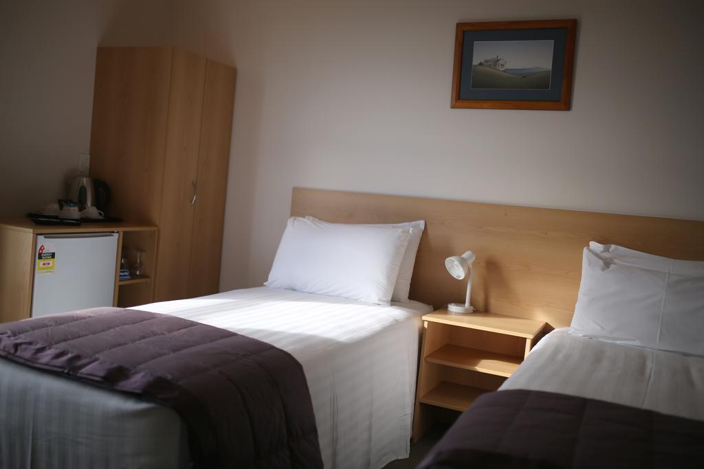 Masonic Hotel Waitara Екстер'єр фото