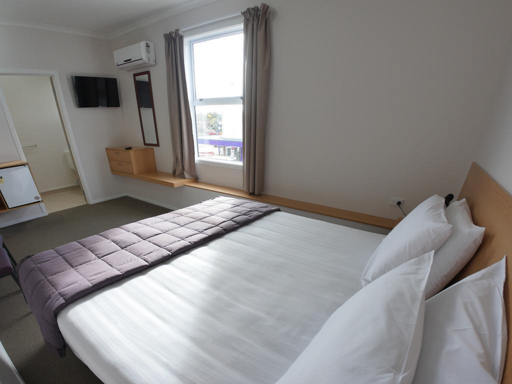 Masonic Hotel Waitara Екстер'єр фото
