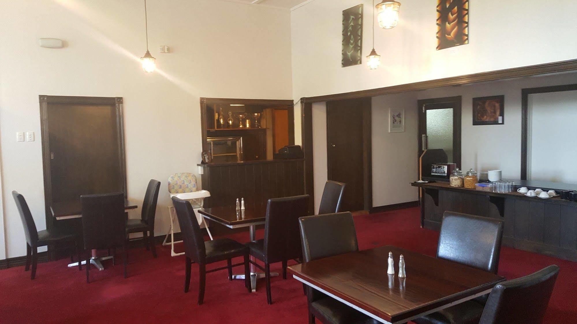 Masonic Hotel Waitara Екстер'єр фото
