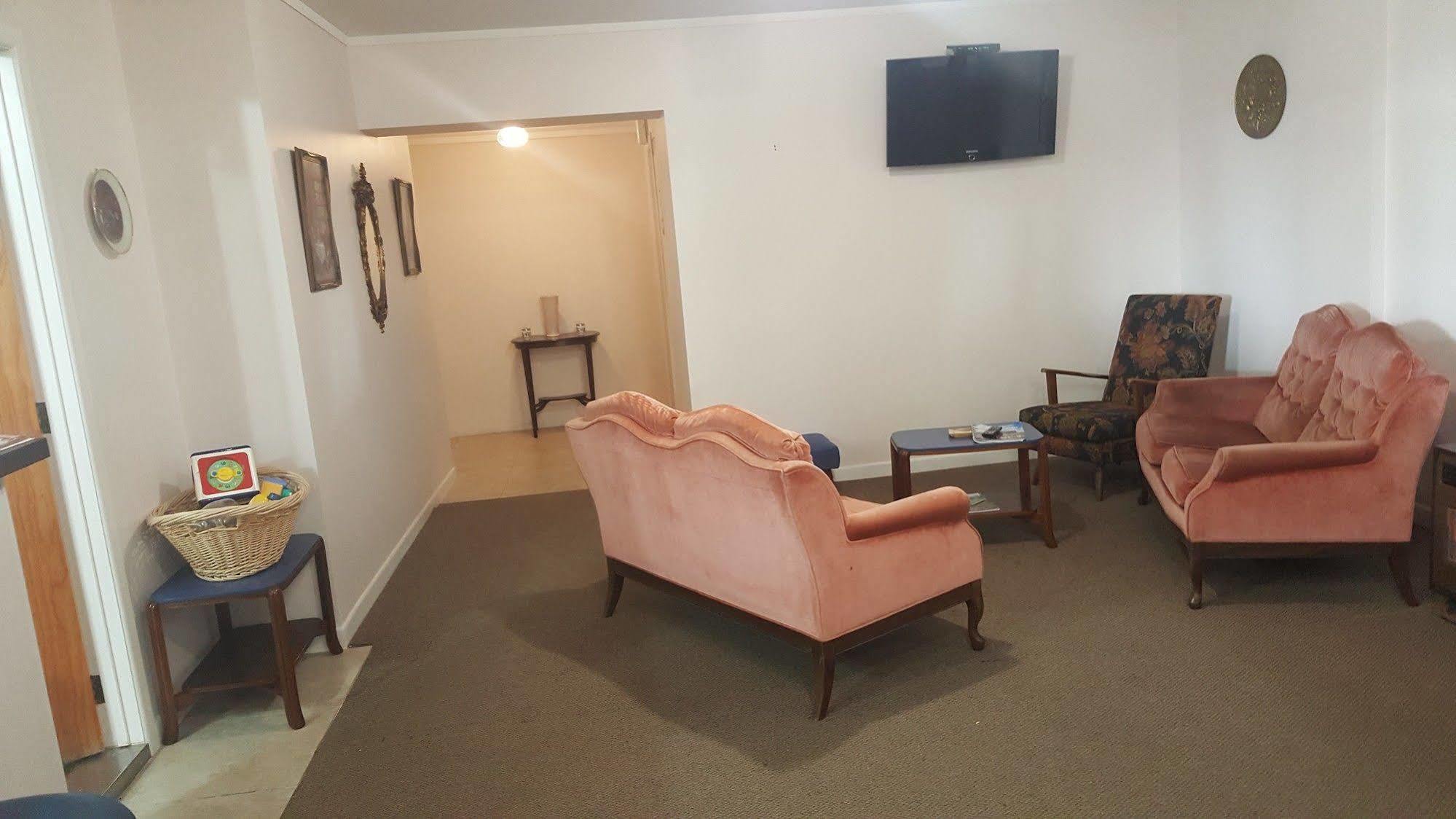 Masonic Hotel Waitara Екстер'єр фото