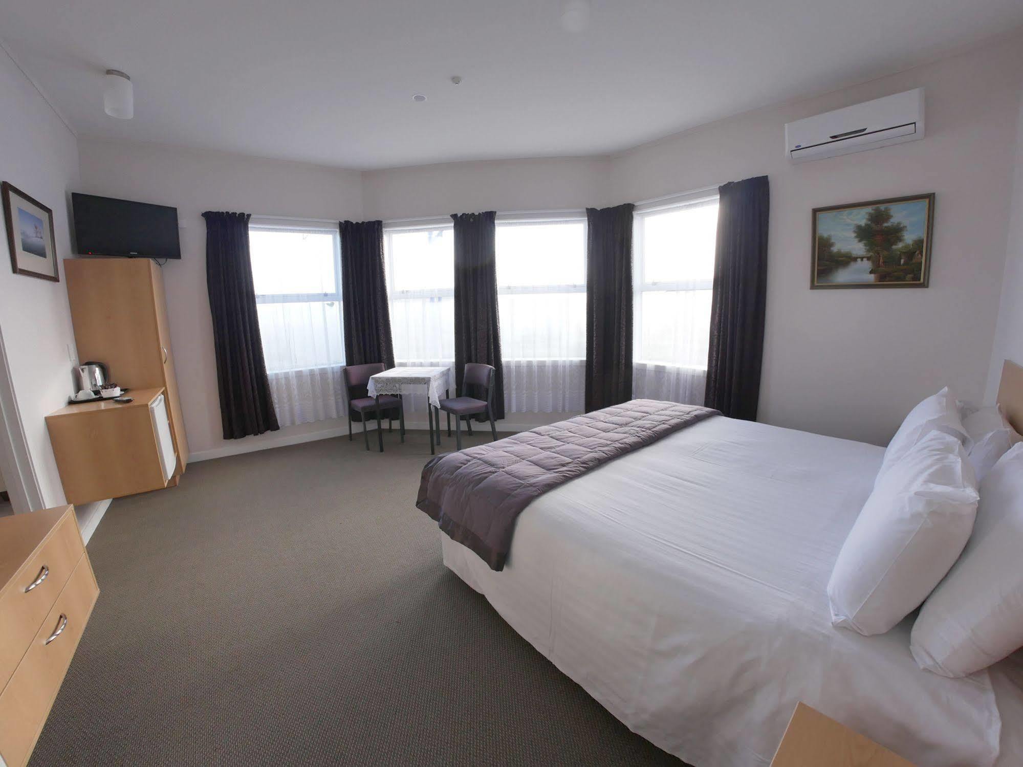 Masonic Hotel Waitara Екстер'єр фото