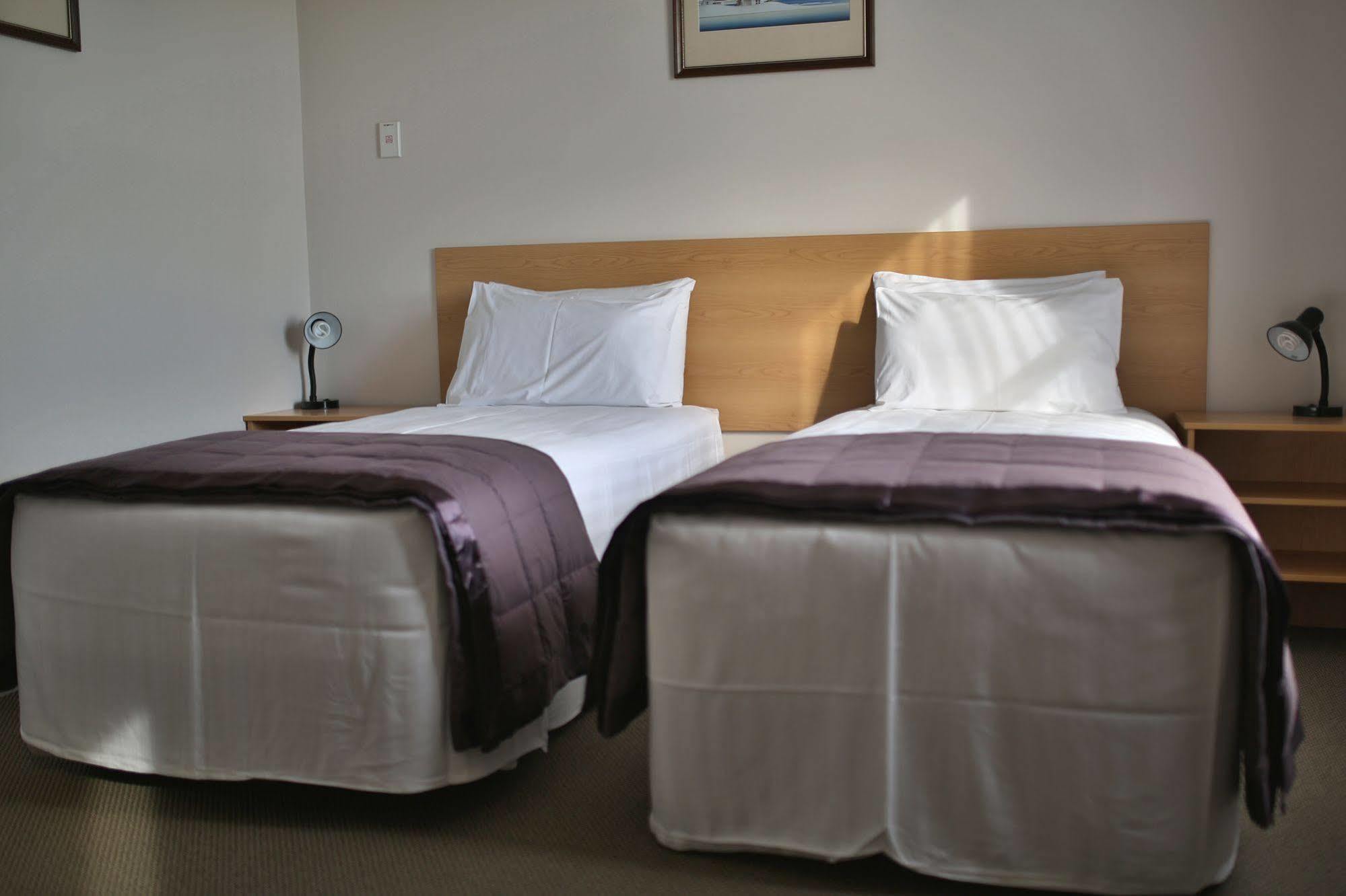 Masonic Hotel Waitara Екстер'єр фото